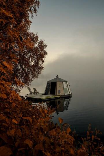 Фото номера Стеклянное иглу Мини-отель Arctic Guesthouse &amp; Igloos г. Рануа 11