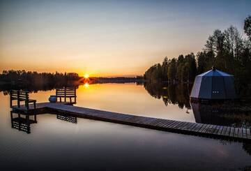 Фото номера Стеклянное иглу Мини-отель Arctic Guesthouse &amp; Igloos г. Рануа 18