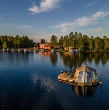 Фото номера Стеклянное иглу Мини-отель Arctic Guesthouse &amp; Igloos г. Рануа 19